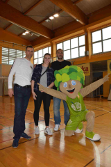 Ugledni gostje in Robert Sever, predsednik KK Pivka Perutninarstvo, organizatorja dogodka (foto: Peter Šabec)